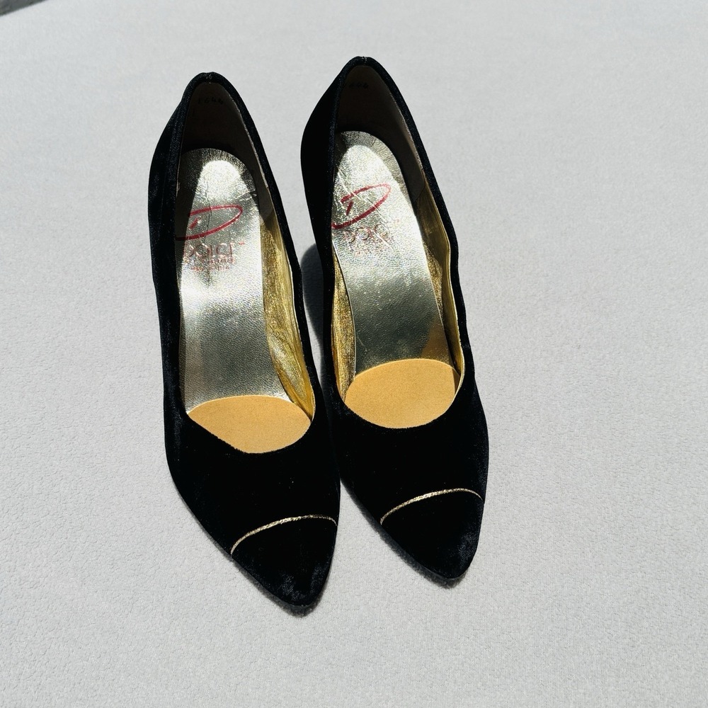 VTG Dolce By Pierre Elegant Black Velvet W/Gold Accent Elegant High Heel Shoes